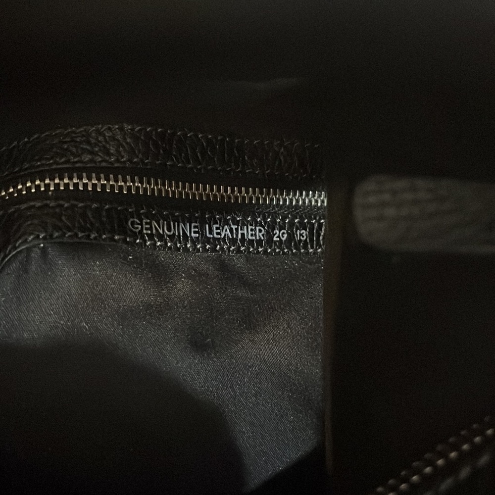 Tod's Black Leather Shoulder Bag - Picture 10 of 11